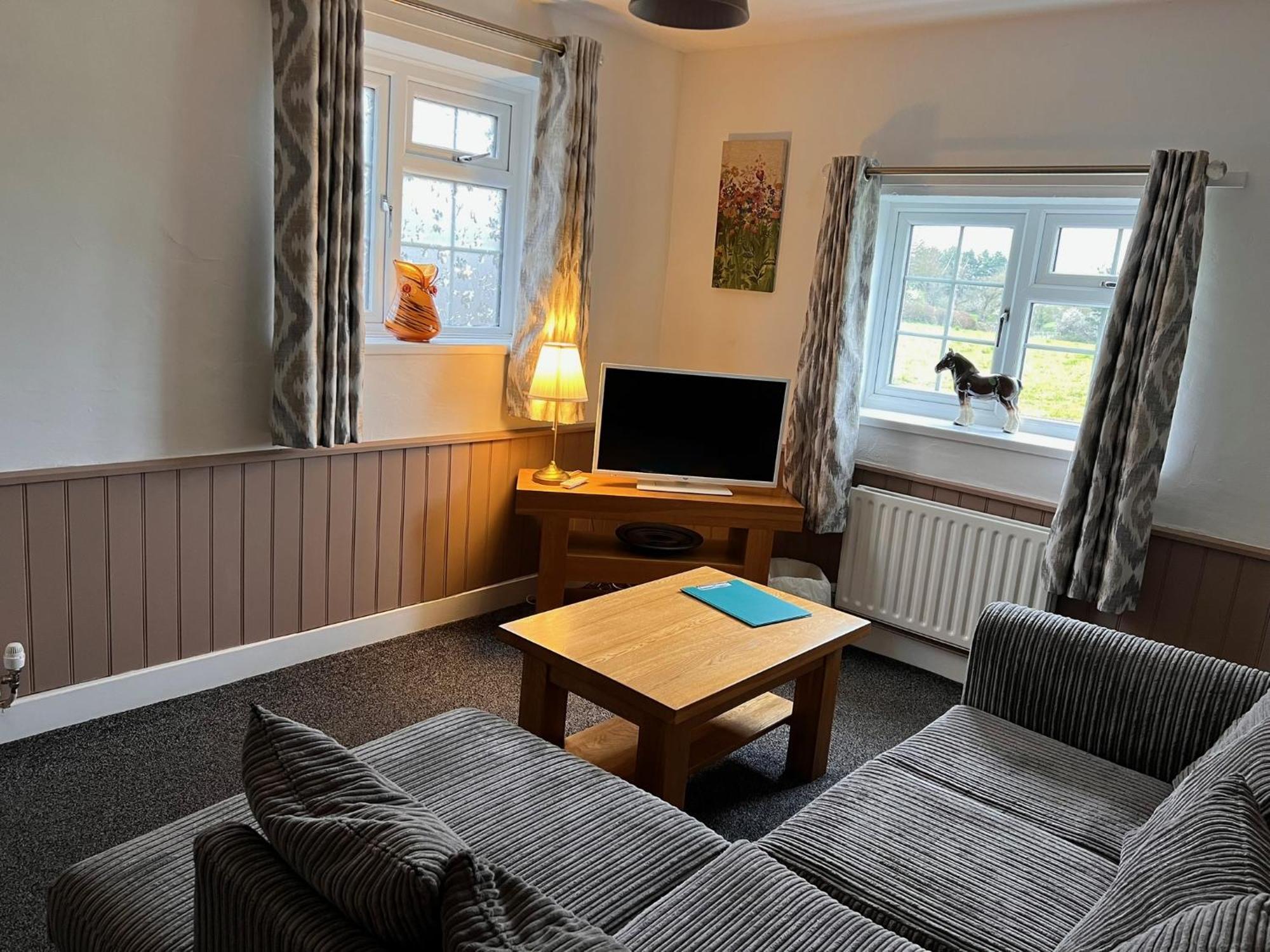 Hunston Mill Self Catering Dog Stay For Free Чичестер Экстерьер фото