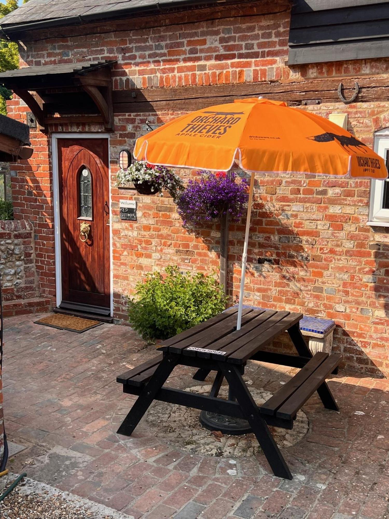 Hunston Mill Self Catering Dog Stay For Free Чичестер Экстерьер фото